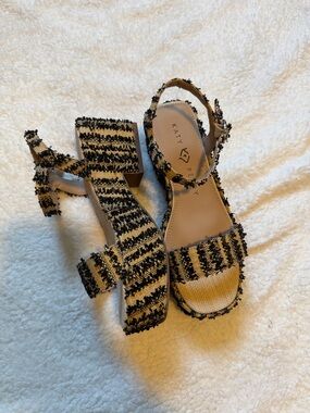Katy Perry Collections Black and Beige Tweed Platform Sandals Size-6.5